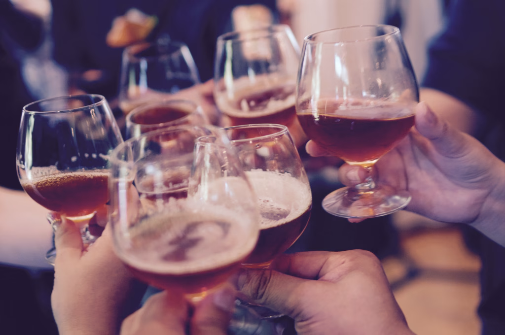 The free high-resolution photo of hand, wine, glass, restaurant, celebration, meal, drink, cheer, alcohol, wine glass, stemware, alcoholic beverage, sense, distilled beverage , taken with an unknown camera 12/26 2016 The picture taken with The image is released free of copyrights under Creative Commons CC0.