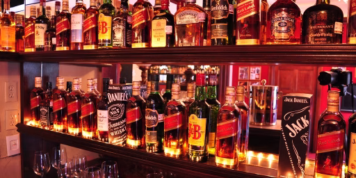 photo of wine, restaurant, bar, drink, alcoholic beverage, wineho, winehouse, liquor store, distilled beverage