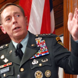 Army Gen. David H. Petraeus, commander of U.S. Central Command, explains his leadership strategy during a leadership and counterinsurgency symposium at the National Press Club in Washington D.C., Sept. 23, 2009.